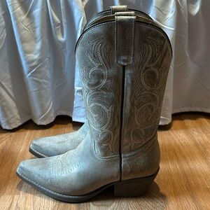 Women’s cowboy boots sterling river size 7.5 worn once